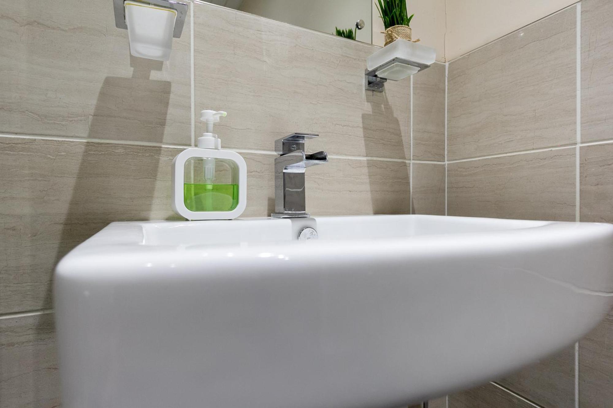 Bathway House - Free Secured Parking And Wifi Apartment Coventry Bagian luar foto