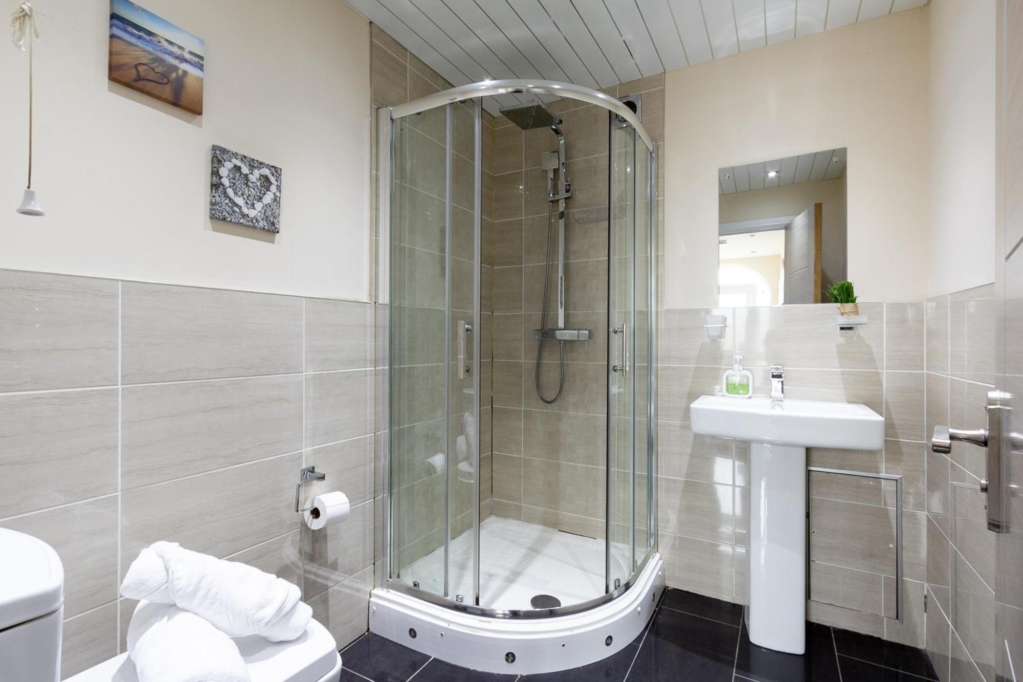 Bathway House - Free Secured Parking And Wifi Apartment Coventry Bagian luar foto