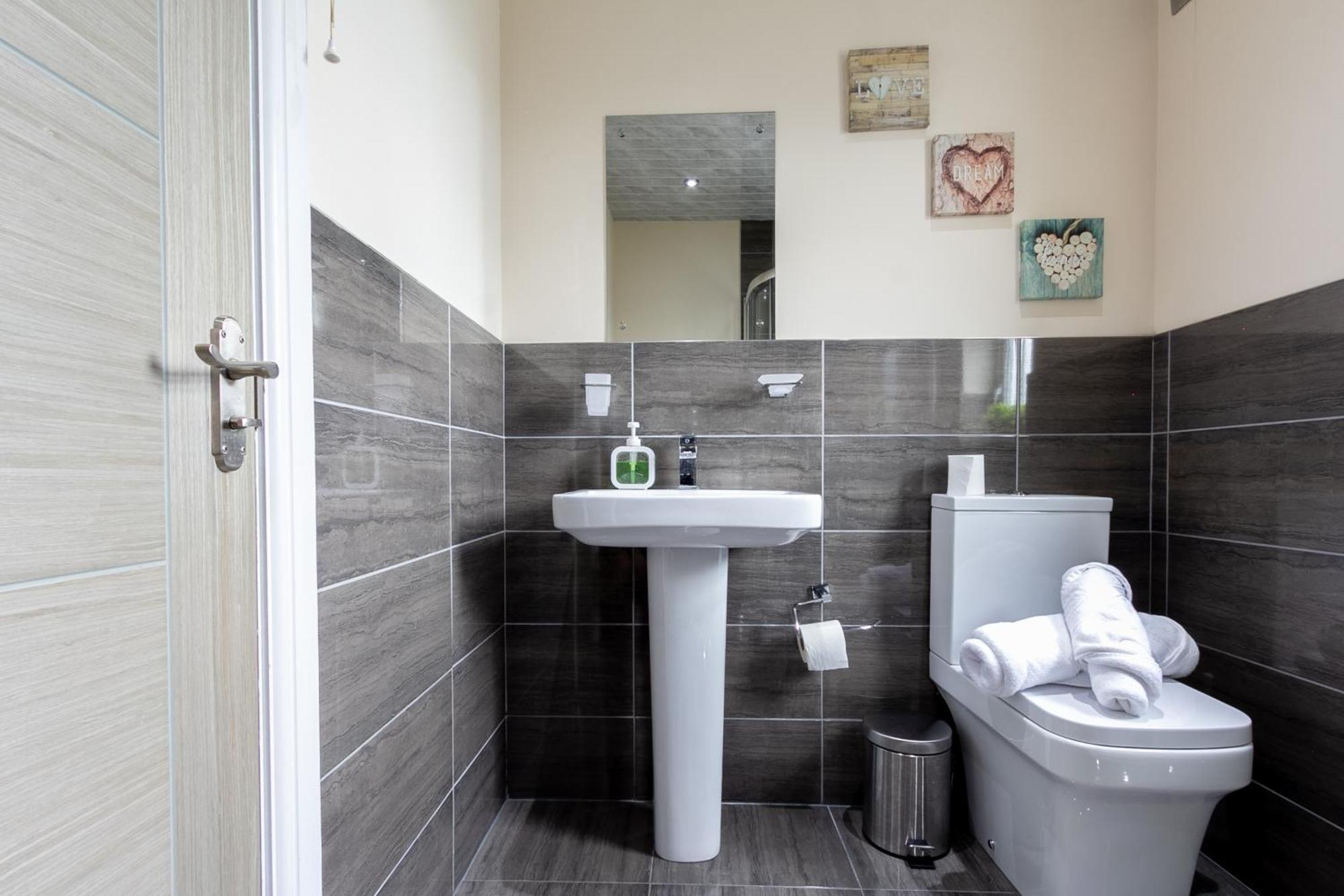 Bathway House - Free Secured Parking And Wifi Apartment Coventry Bagian luar foto