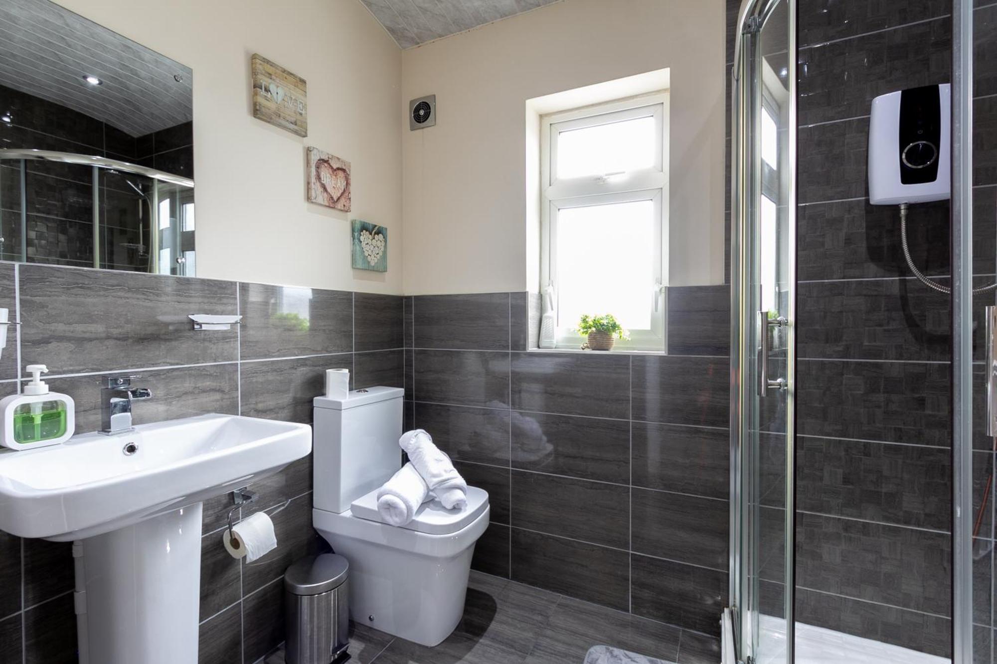 Bathway House - Free Secured Parking And Wifi Apartment Coventry Bagian luar foto